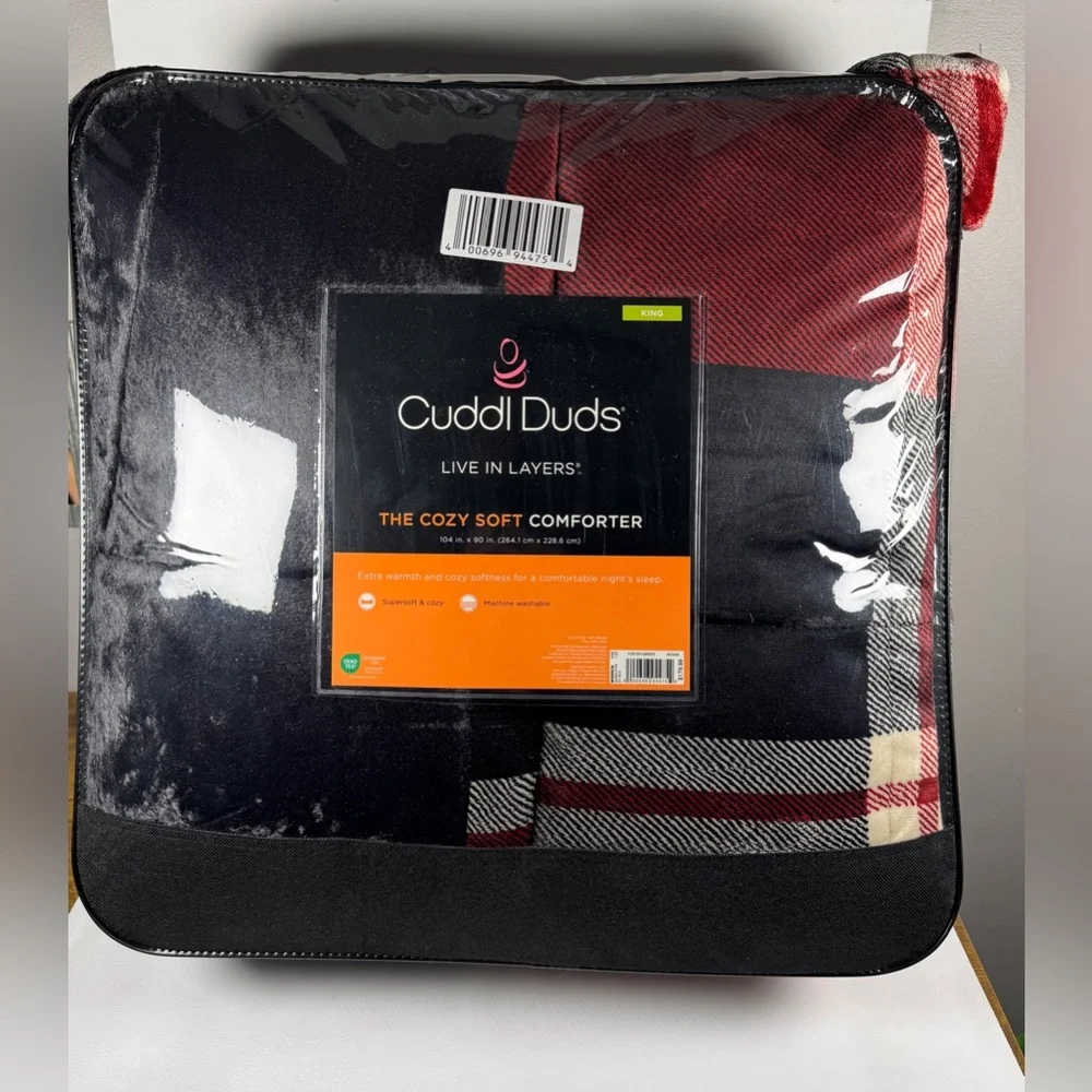 New Cuddl Duds King size Cozy Soft comforter Red/Black Plaid faux fur